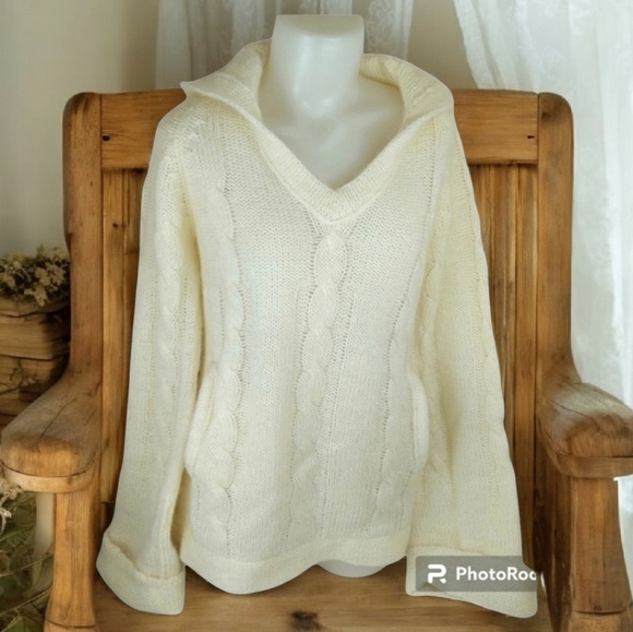 Look n Good Sweaters - Vintage wool mohair fuzzy cable knit hooded sweater kimono sleeve Size Medium